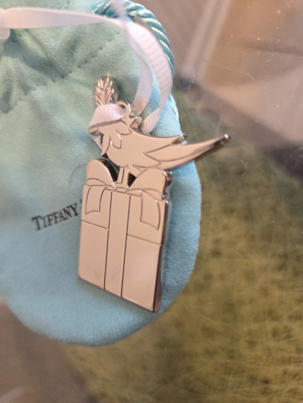 Tiffany & Co. 2025 Silver Bird on Gift Box Ornament with Tiffany Blue Pouch NEW